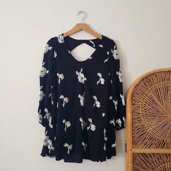 Free People Emma Austin Tunic Mini Dress Black White Embroidered Florals XS - Picture 1 of 7